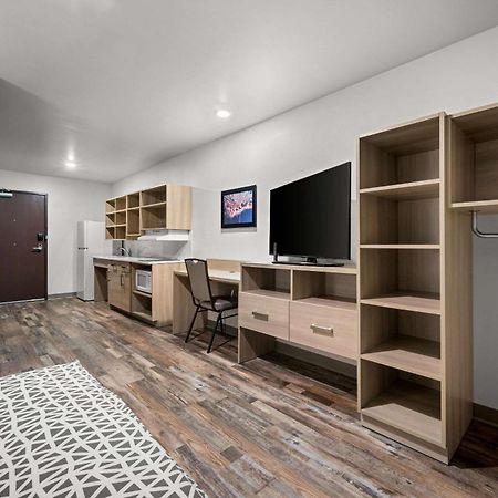 Woodspring Suites Dearborn Detroit Buitenkant foto