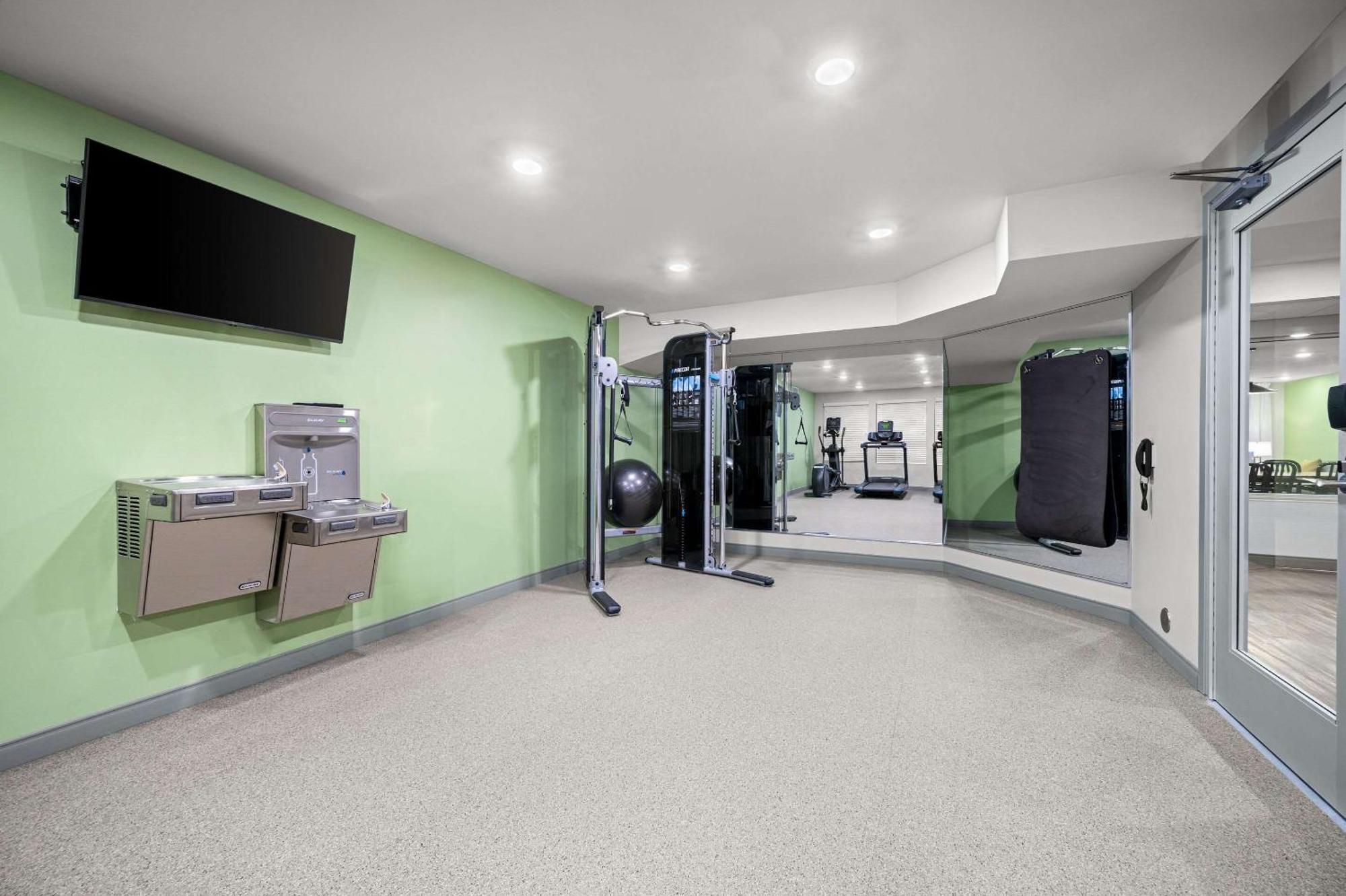 Woodspring Suites Dearborn Detroit Buitenkant foto