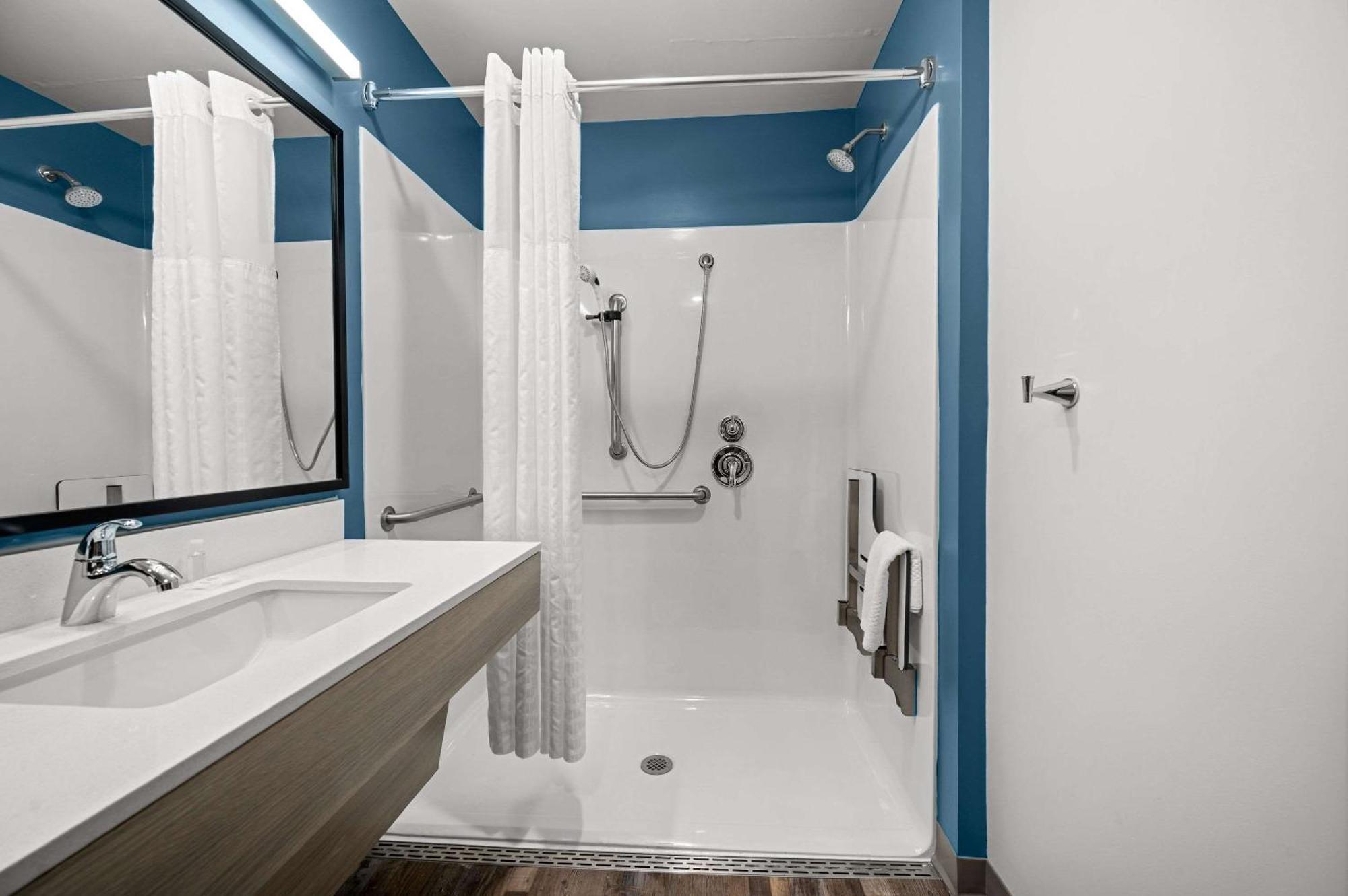 Woodspring Suites Dearborn Detroit Buitenkant foto