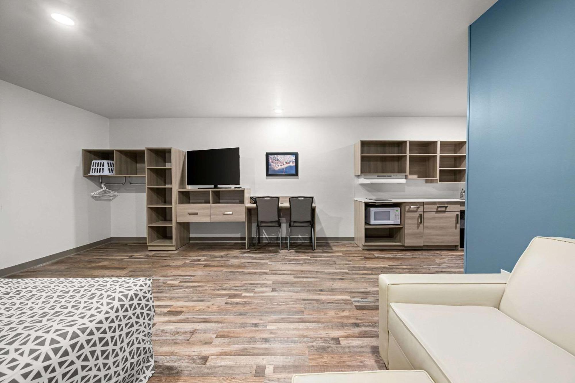 Woodspring Suites Dearborn Detroit Buitenkant foto