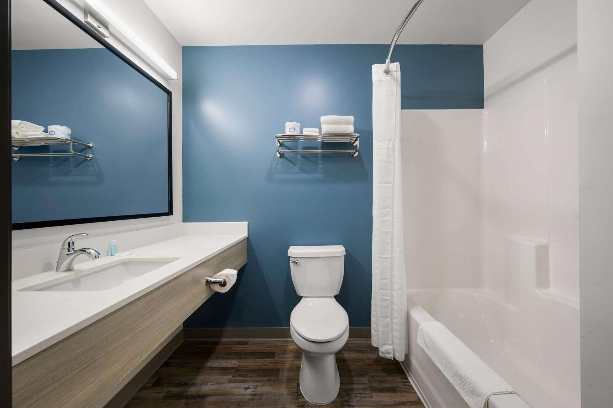 Woodspring Suites Dearborn Detroit Buitenkant foto
