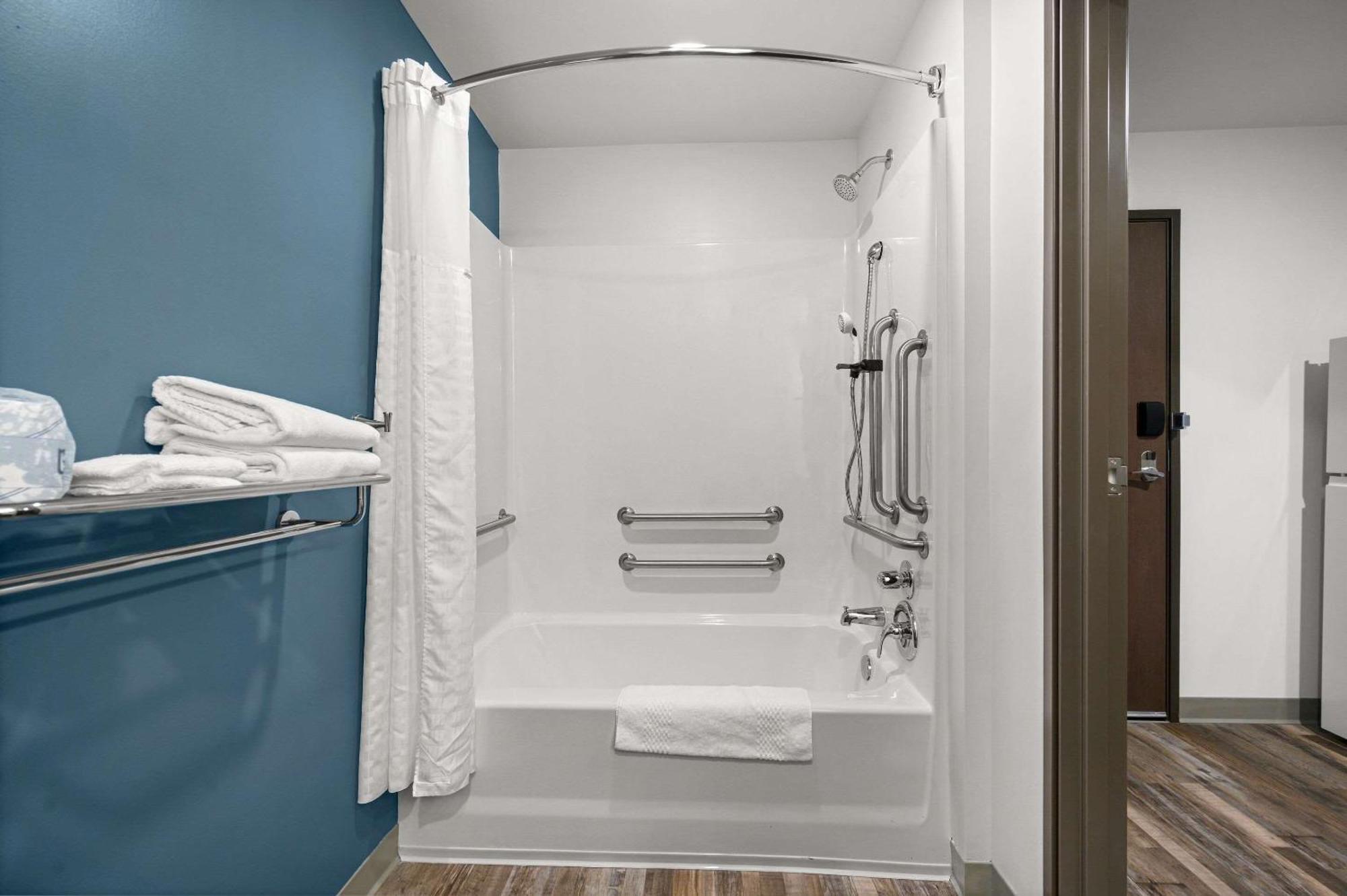 Woodspring Suites Dearborn Detroit Buitenkant foto