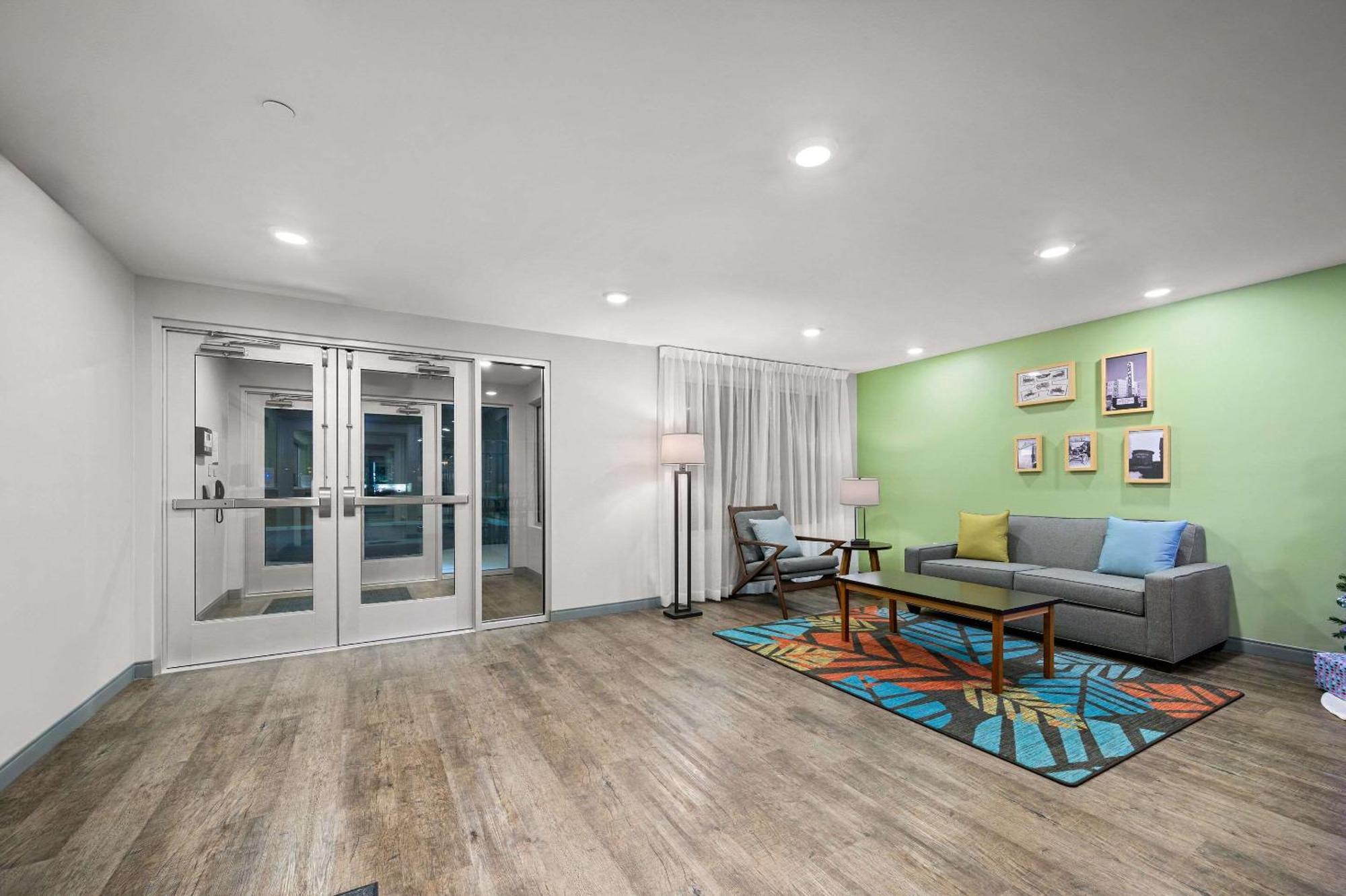 Woodspring Suites Dearborn Detroit Buitenkant foto