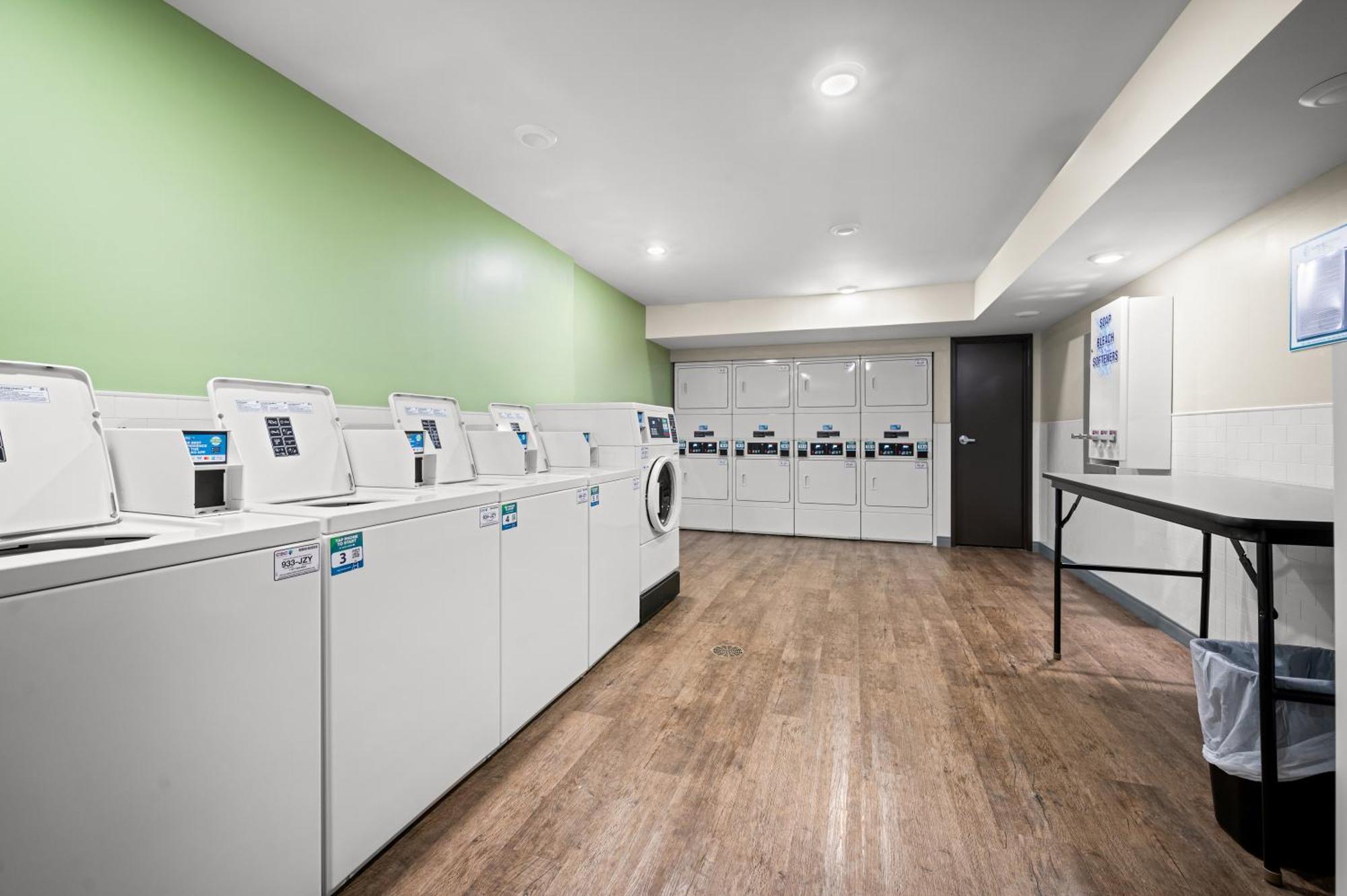 Woodspring Suites Dearborn Detroit Buitenkant foto